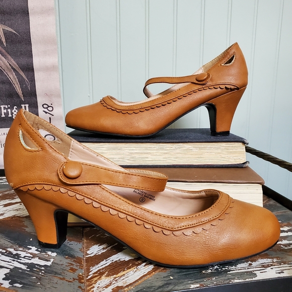 Modcloth Chase & Chloe Mina Button Heels Retro Modern Does Vintage Women… - Picture 1 of 5